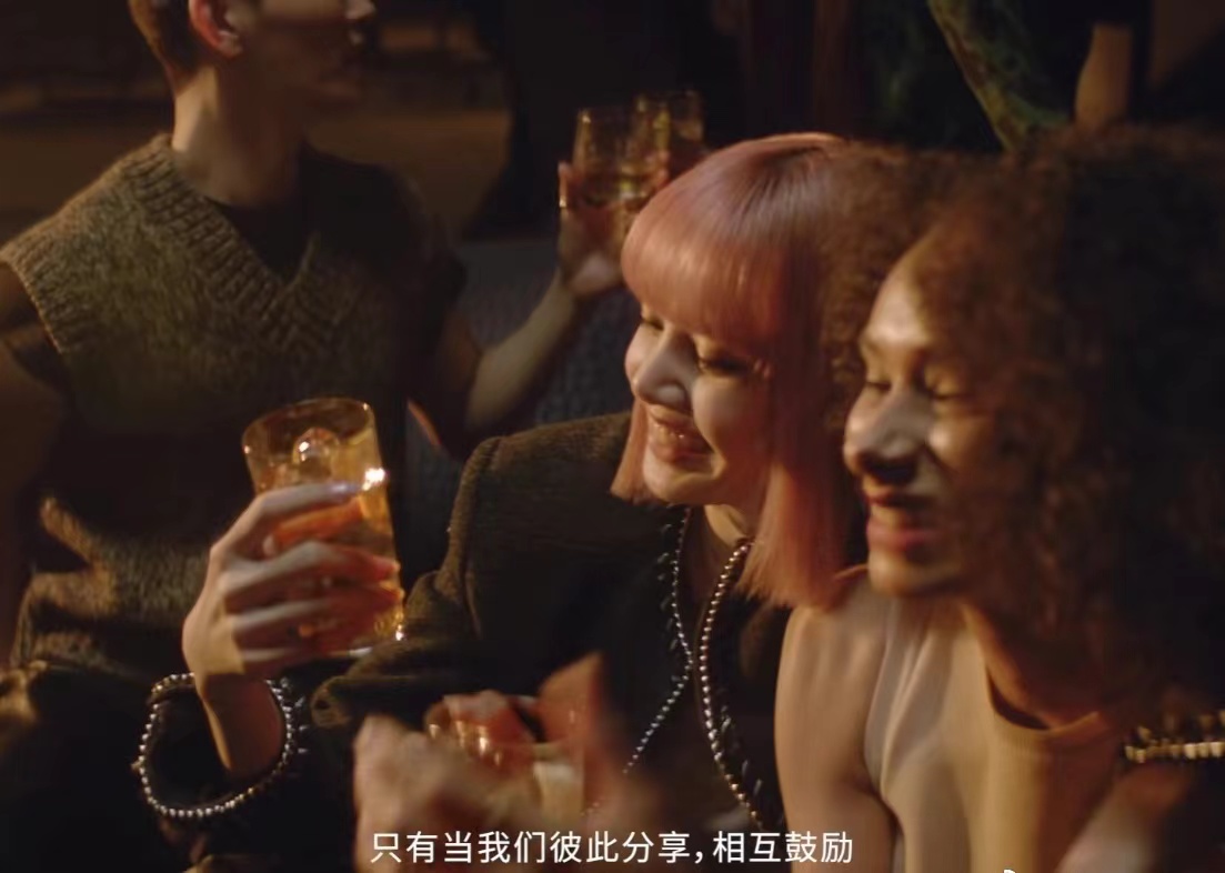 Lisa拍摄酒类广告违反泰国法律，原因竟然是传播者过度夸大效果休闲区蓝鸢梦想 - Www.slyday.coM