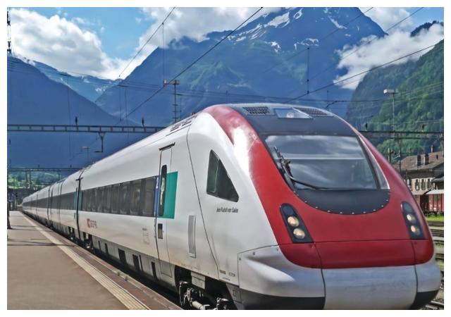 印度最快高铁时速160公里印度网友你坐过这么快的火车吗