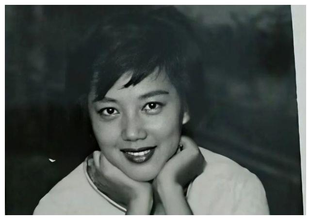 夏萍美貌堪比赫本,一生拍戏200部,熬成奶奶专业户才走红