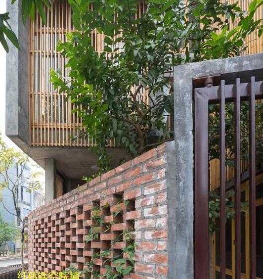 家里剩2车红砖老爸就砌了个院墙一格一格镂空通风全村第一家