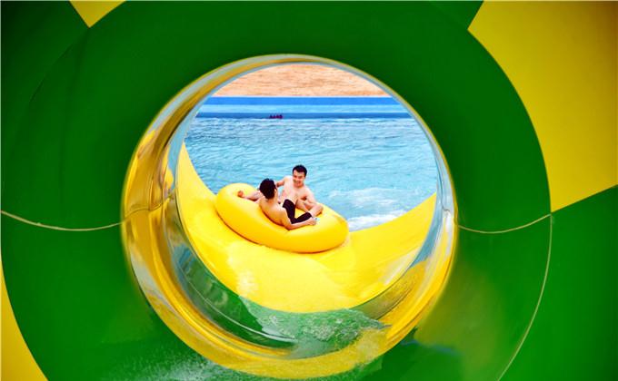 清远玄真山水乐园推出水上魔毯网红小姐姐上去不想下来