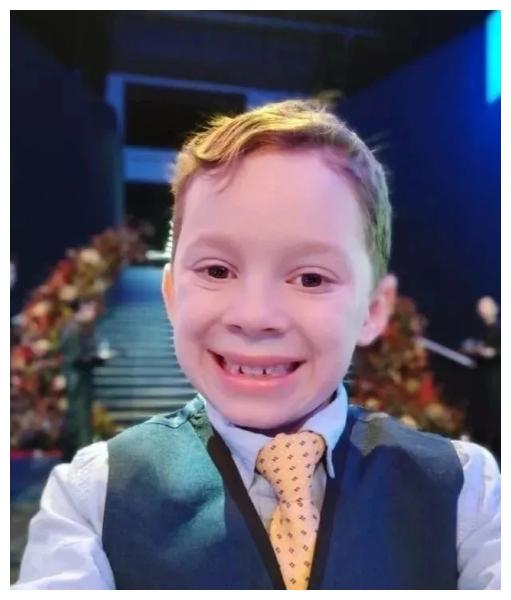 宋民国的神仙爸爸,又帅又会带娃,晚上9点前回家给仨儿子洗澡