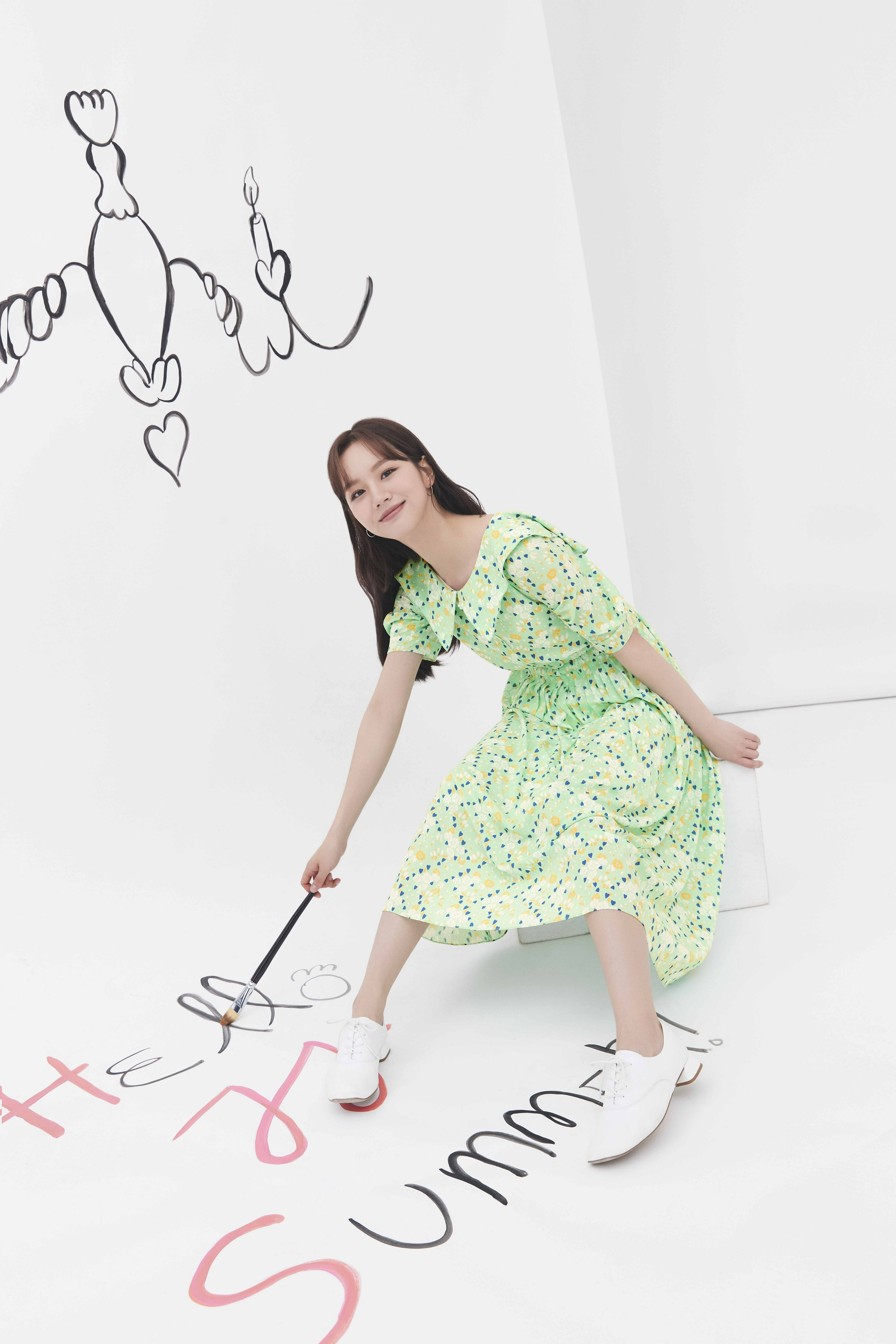 李惠利拍代言品牌最新宣传照 涂鸦风格可爱|李惠利|宣传照|韩国女艺人