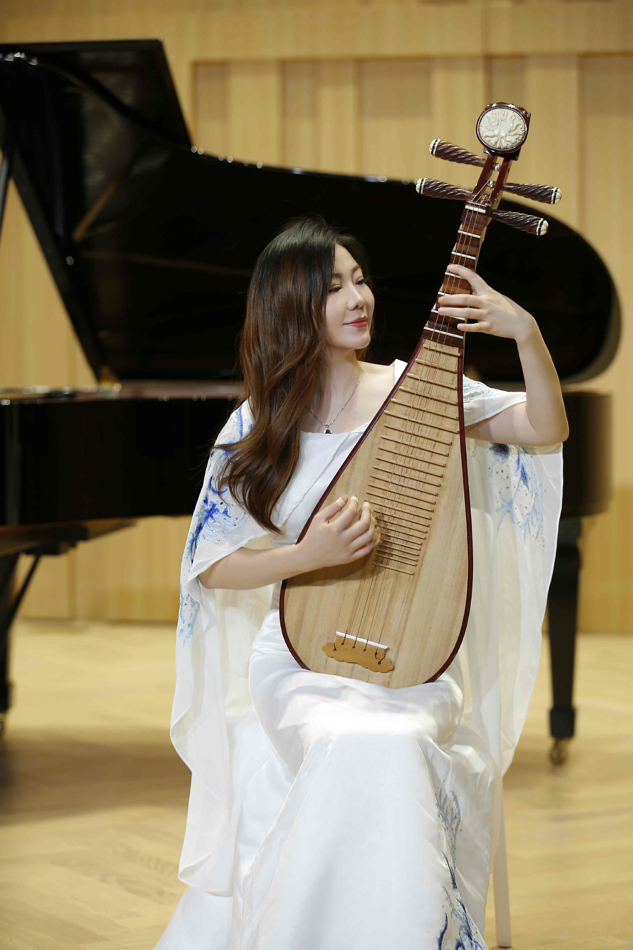 琵琶演奏家景银芳获得2022第五届美国传承杯"杰出传承金像奖"__财经