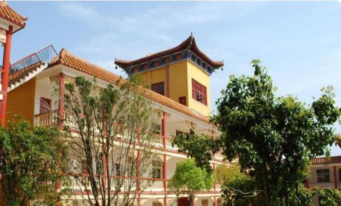 江西九江修水县一个大镇是全国重点镇拥有兜率寺景区