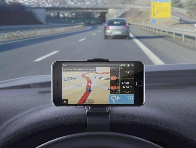 开车使用手机导航也算违章?交警:除非你不动,一动就扣分罚款!