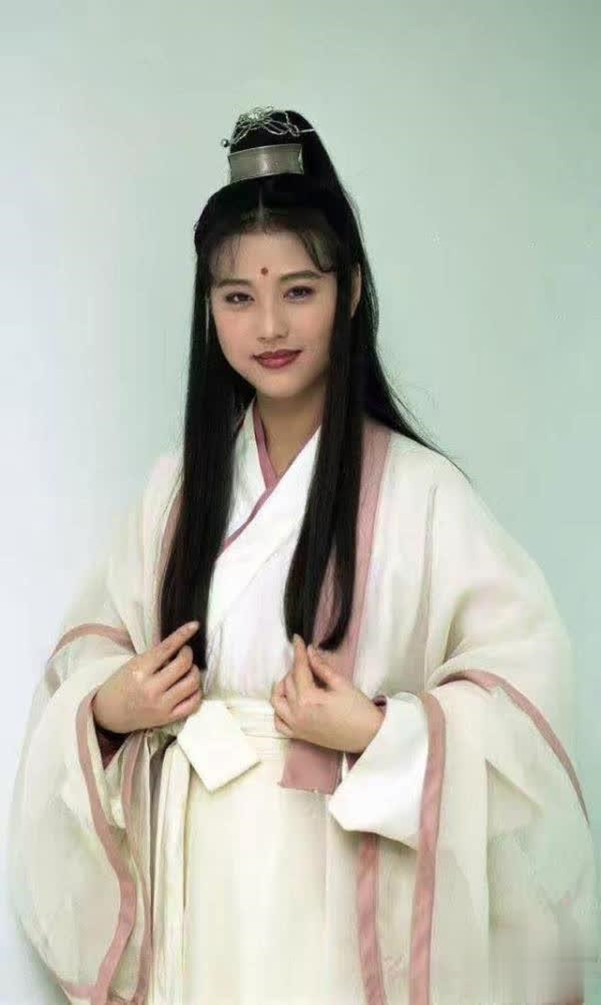 2019版的《倚天屠龙记》,甚至还继续沿用了94版《倚天屠龙记》的主题