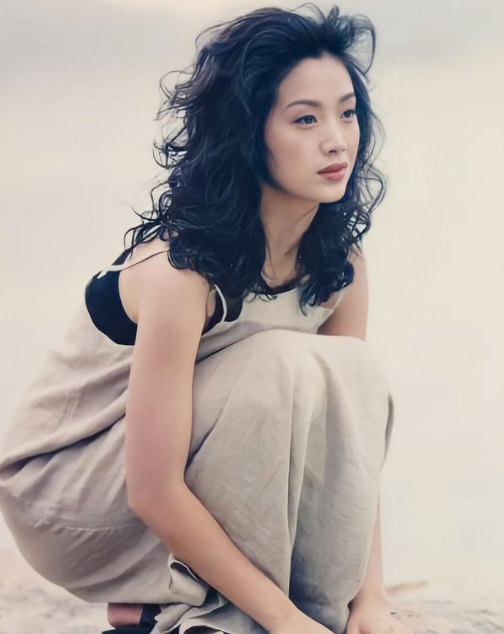 吴倩莲近况曝光婚后淡出演艺圈一脸冻龄状态超好