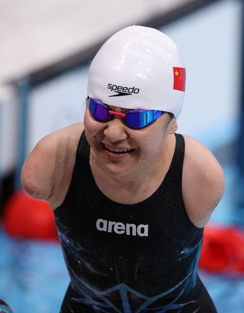 无臂美人鱼卢冬获得残奥会三金并且打破纪录精神可嘉