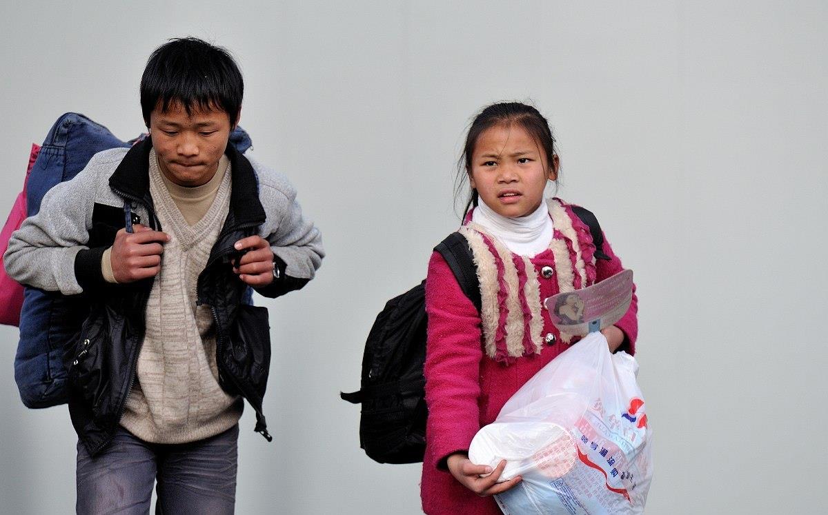 农民工外出打工不偷不抢靠自己的双手挣钱养家为何还被看不起