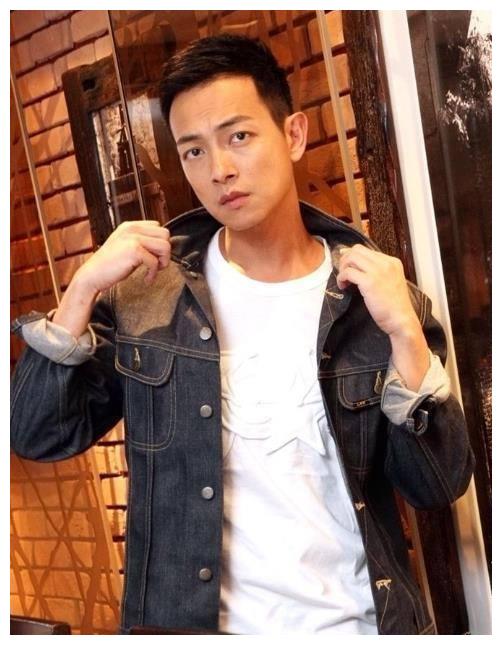 他拍戏曾被车撞飞,为娶"丑"妻请来半个tvb,今41岁依旧帅气!