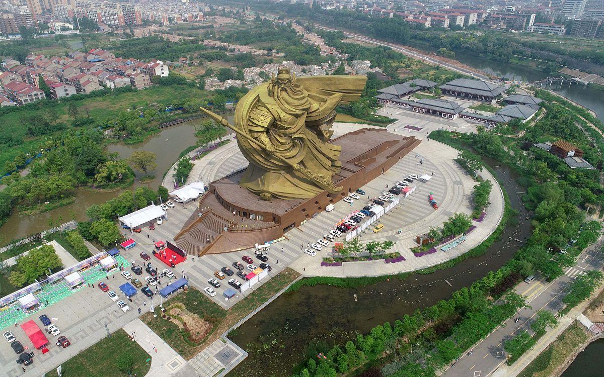 能不能别让关公二次失荆州?巨型雕塑咋处理是个问题