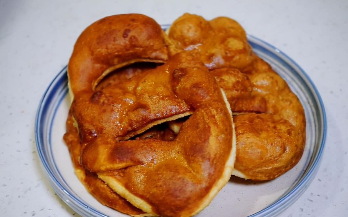 用油炸做出来的糖油饼酥脆中带着淡淡的甜味还方便储存