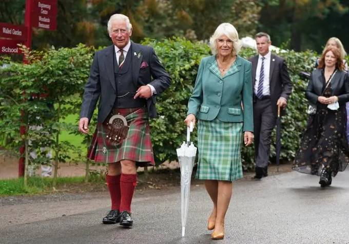 查尔斯卡米拉：他们所谓的“私生子”公开要求女王对他负责休闲区蓝鸢梦想 - Www.slyday.coM