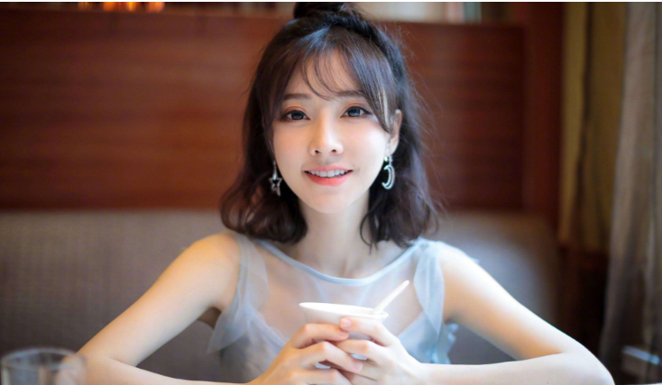 90后正能量女歌手冯提莫从翻唱到原创一路用实力证明自己