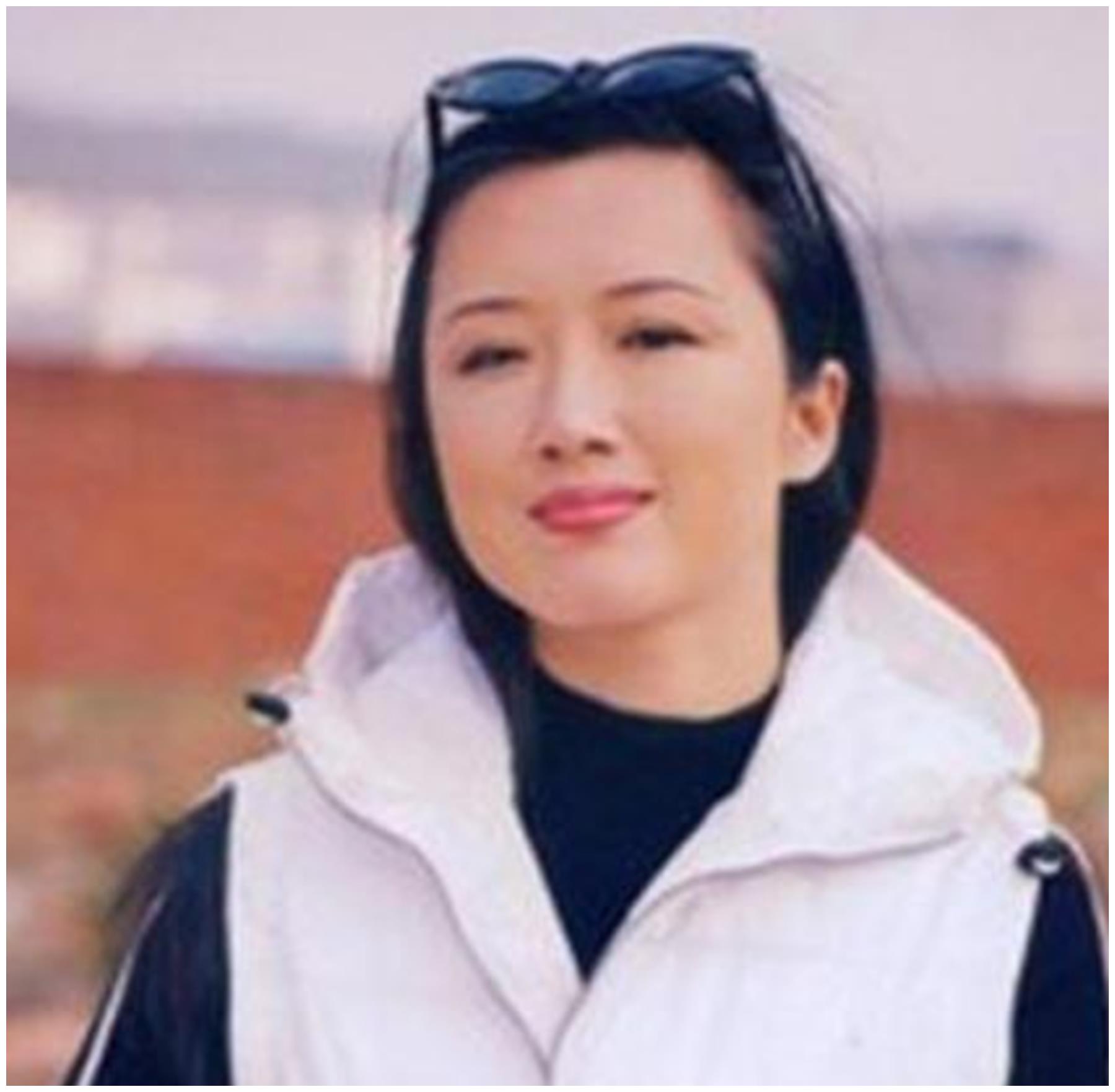 飞天视后沈蓉:为捧红侯勇甘愿退圈,前夫再娶90后,她现状如何