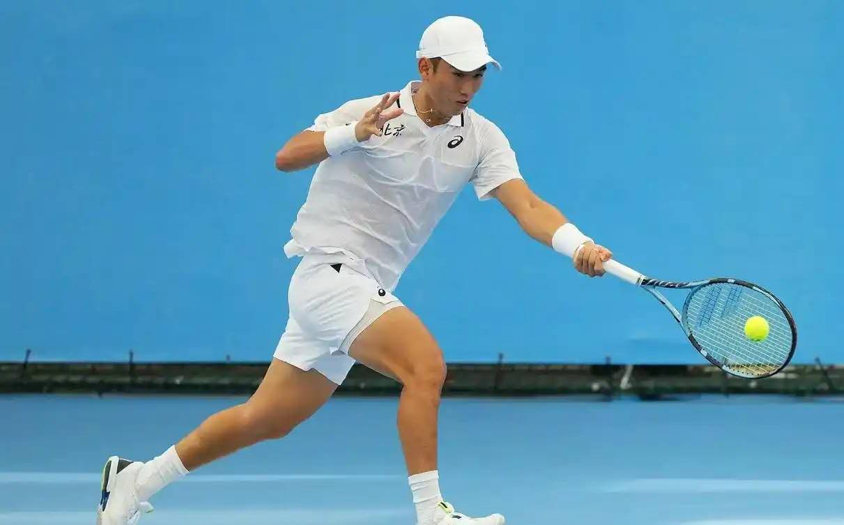 小商仅丢四局进八强，下轮与小布对决成焦点大战，张之臻惊险晋级