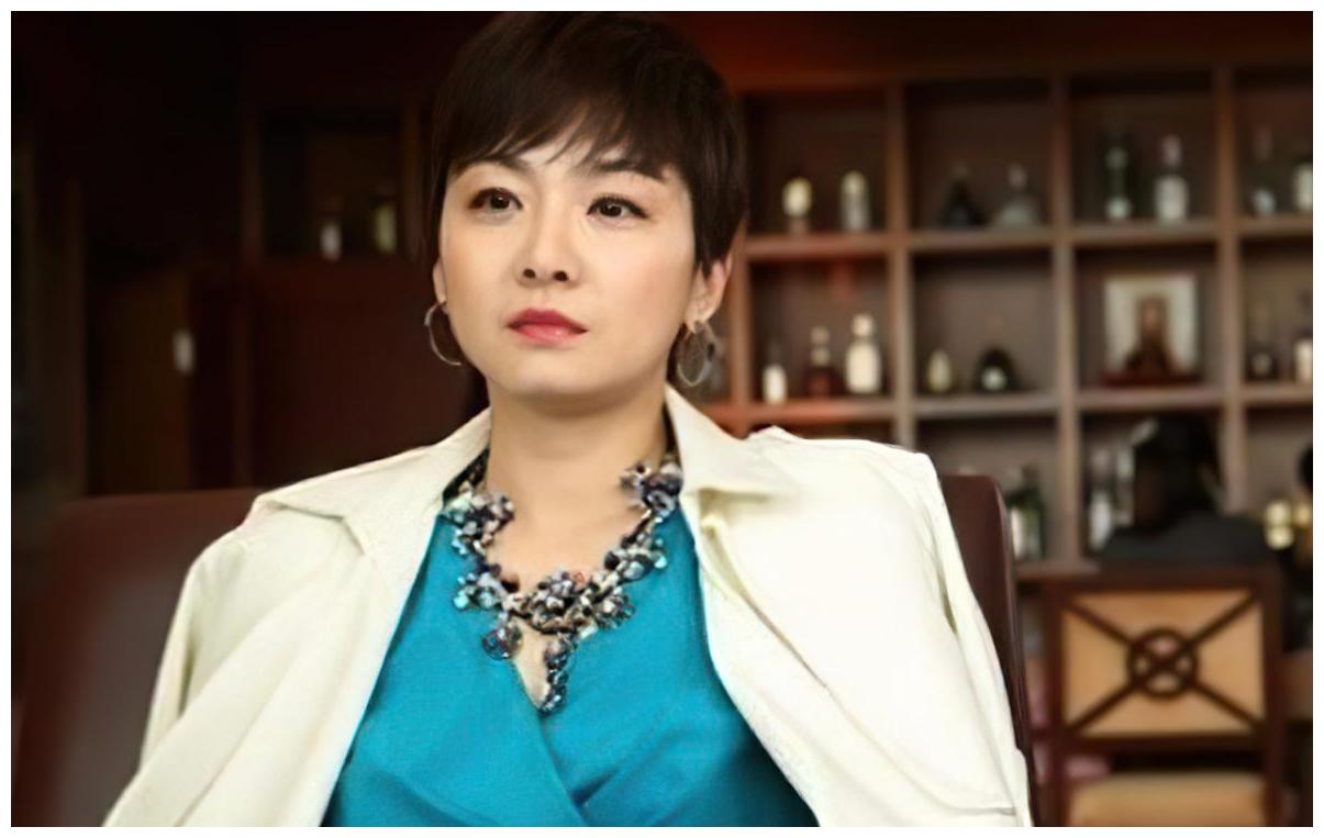 成重伤,导致自己的事业停滞不前,如今,人气更是一落千丈,她就是江祖平