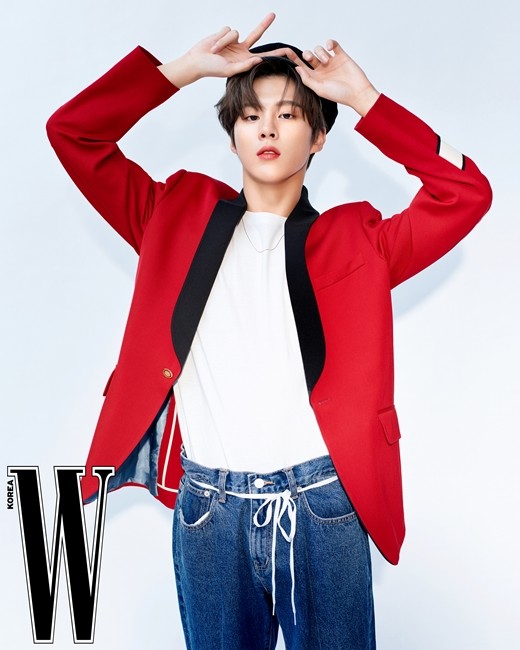韩国艺人金宇硕最新《w》杂志写真曝光|金宇硕|韩国艺人|杂志_新浪