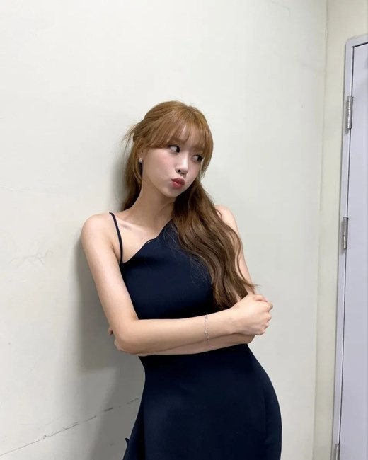 韩国女艺人李美珠sns发照秀出众美貌