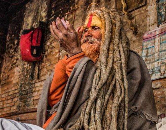 印度苦行僧修行艰难为何还会有百万富翁参与原因让人很意外