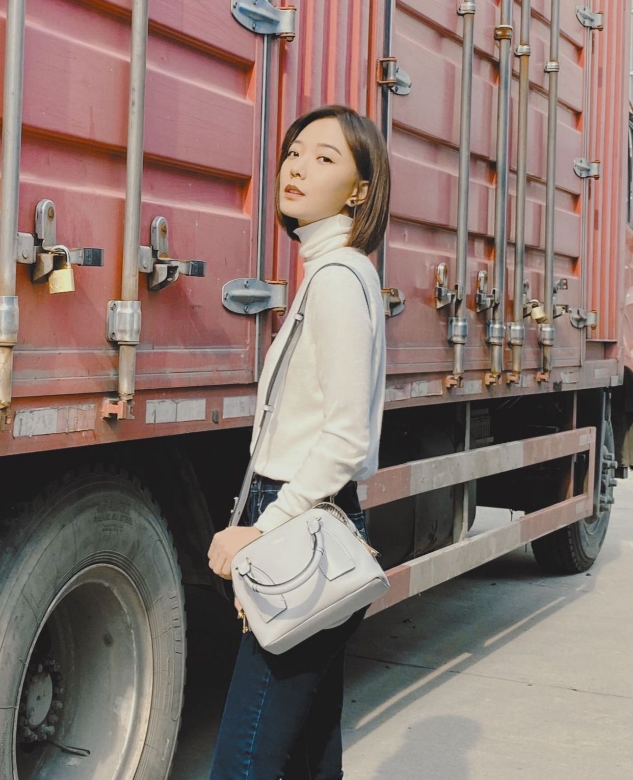 王珞丹展现时尚大片