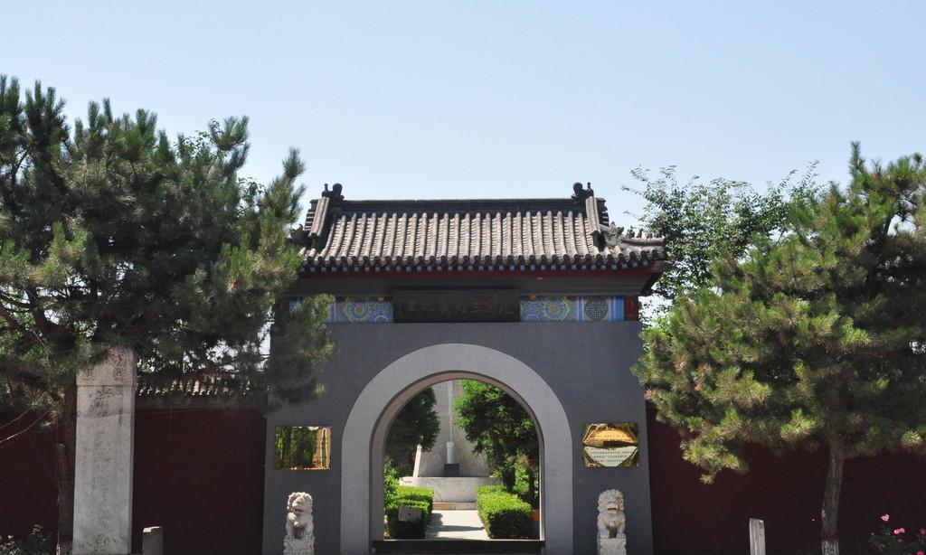 涿州张飞庙,再现刘关张桃园三结义,但为何却处处充满现代建筑?|涿州|张飞庙|张飞_新浪新闻
