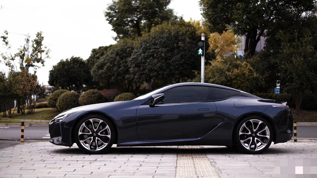 改色碳灰蓝的雷克萨斯lc500h彰显冷酷与优雅双面诱惑