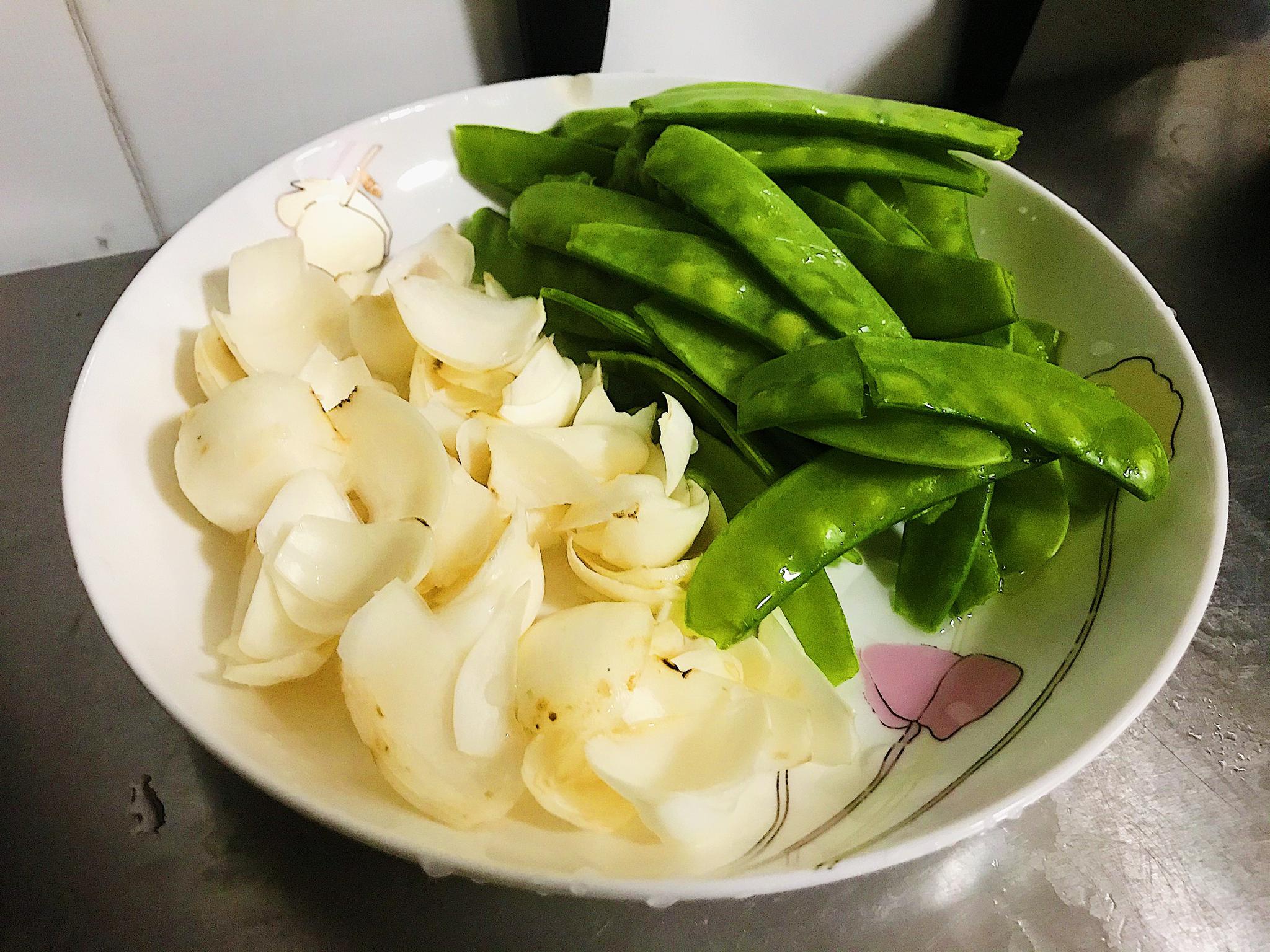 简单的家常小炒,荷兰豆百合炒虾仁,营养健康又清香,太好吃了!