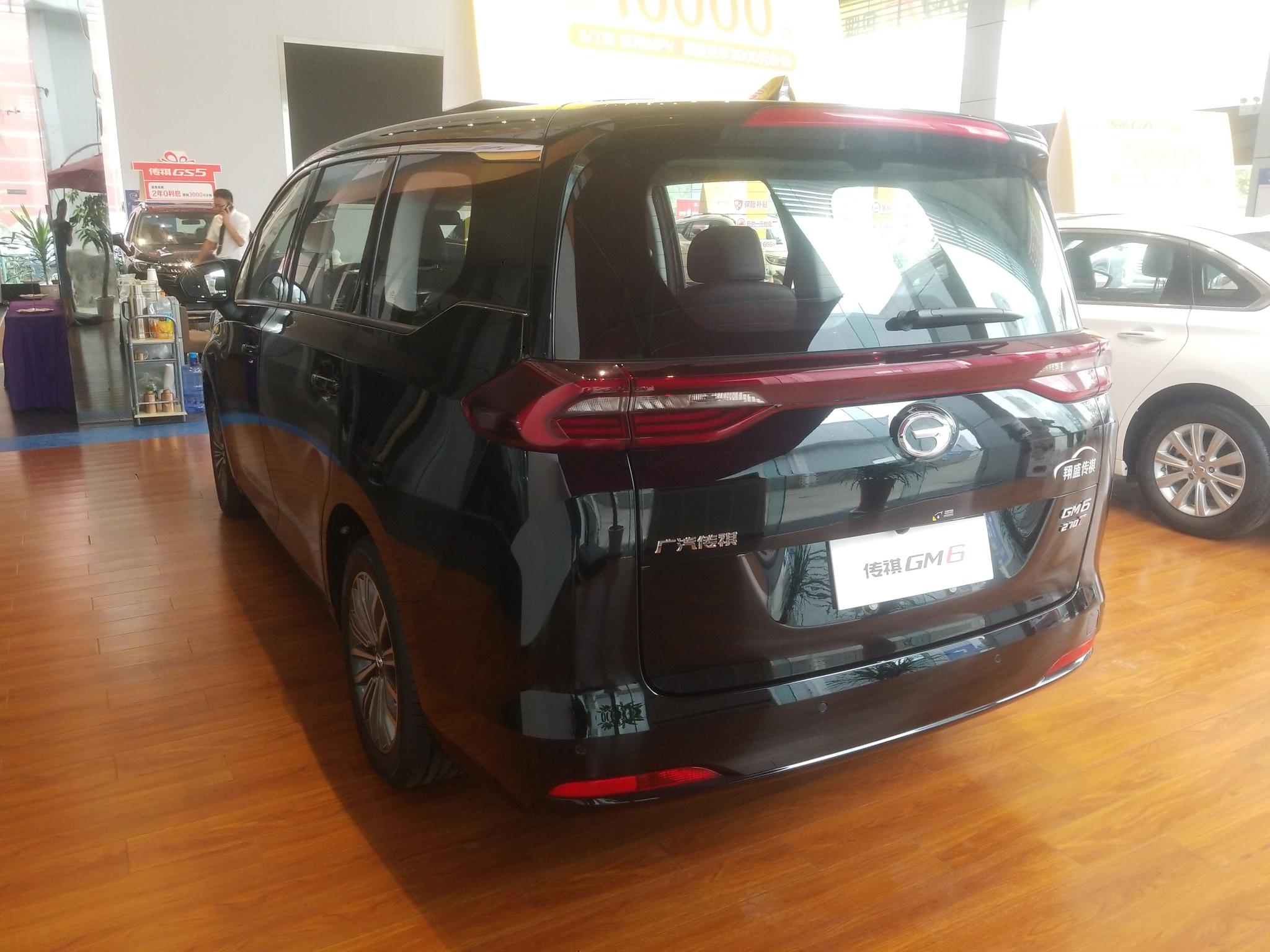 探店:广汽传祺gm6到店实拍,10.98万起,配led尾灯 lcd仪表-新浪汽车
