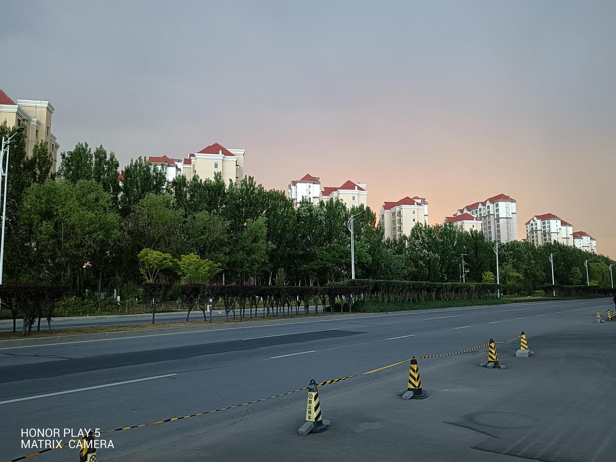 轻薄手感超级快充荣耀play5