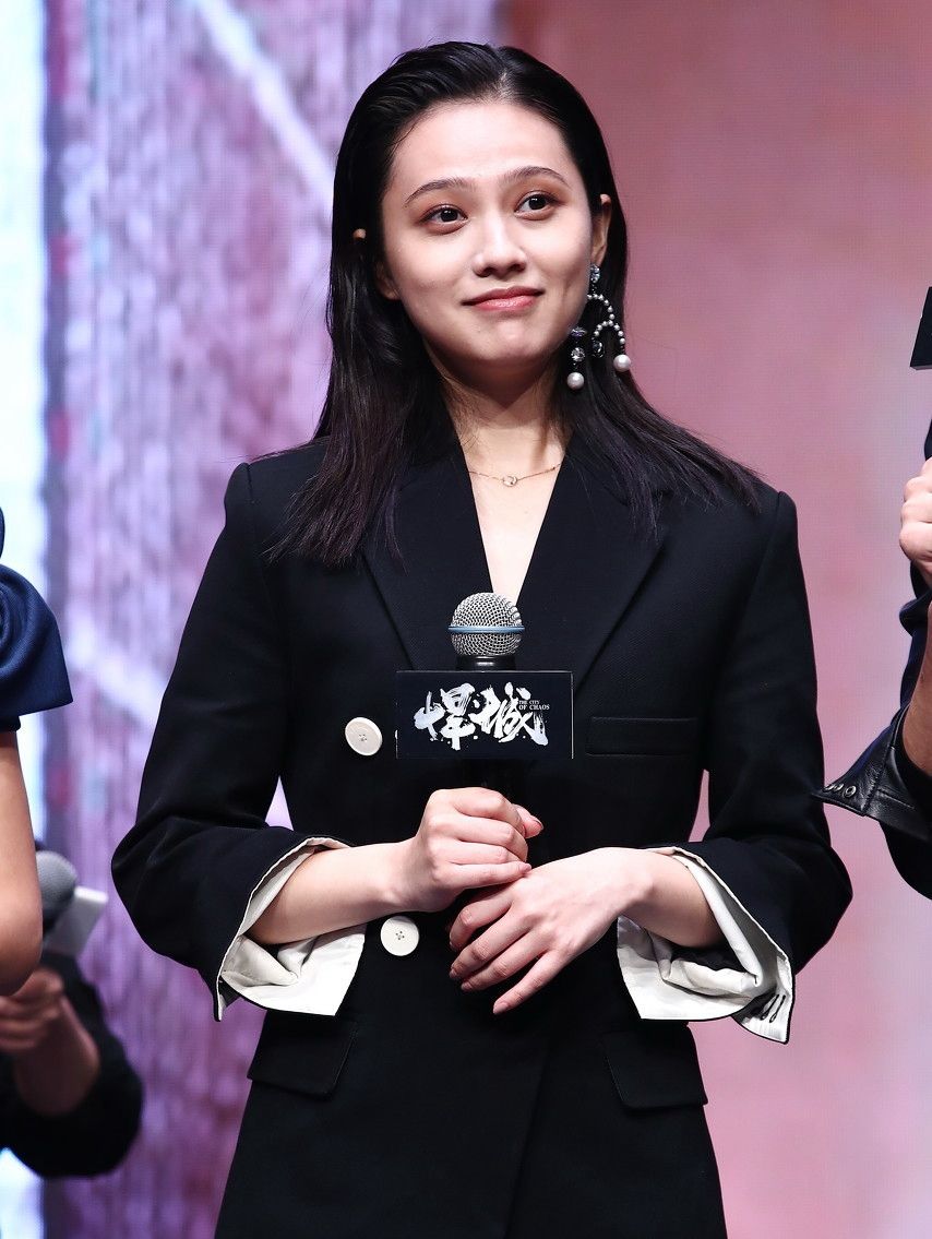 孙亚亚出演《亲爱的热爱的》,换个造型很显成熟,差点认不出来!