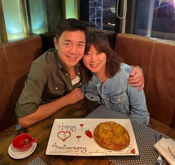 55岁何启南近况曝光把二婚妻子当女儿疼结婚多年恩爱如初