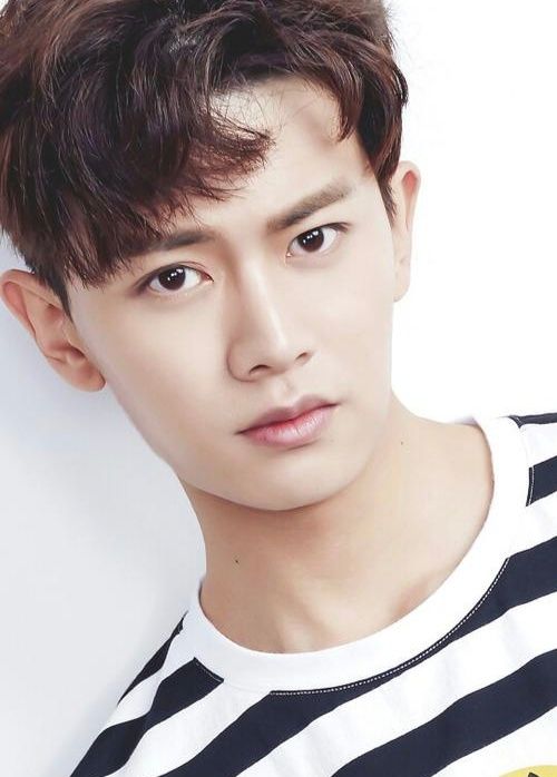 男星邓嘉伦精彩绝伦