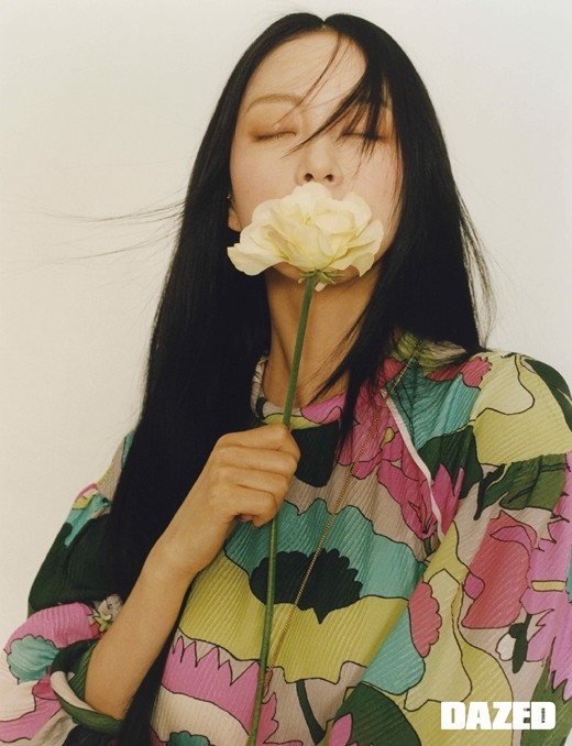 韩艺瑟公开魅力十足的写真 表示时尚是表现我的艺术