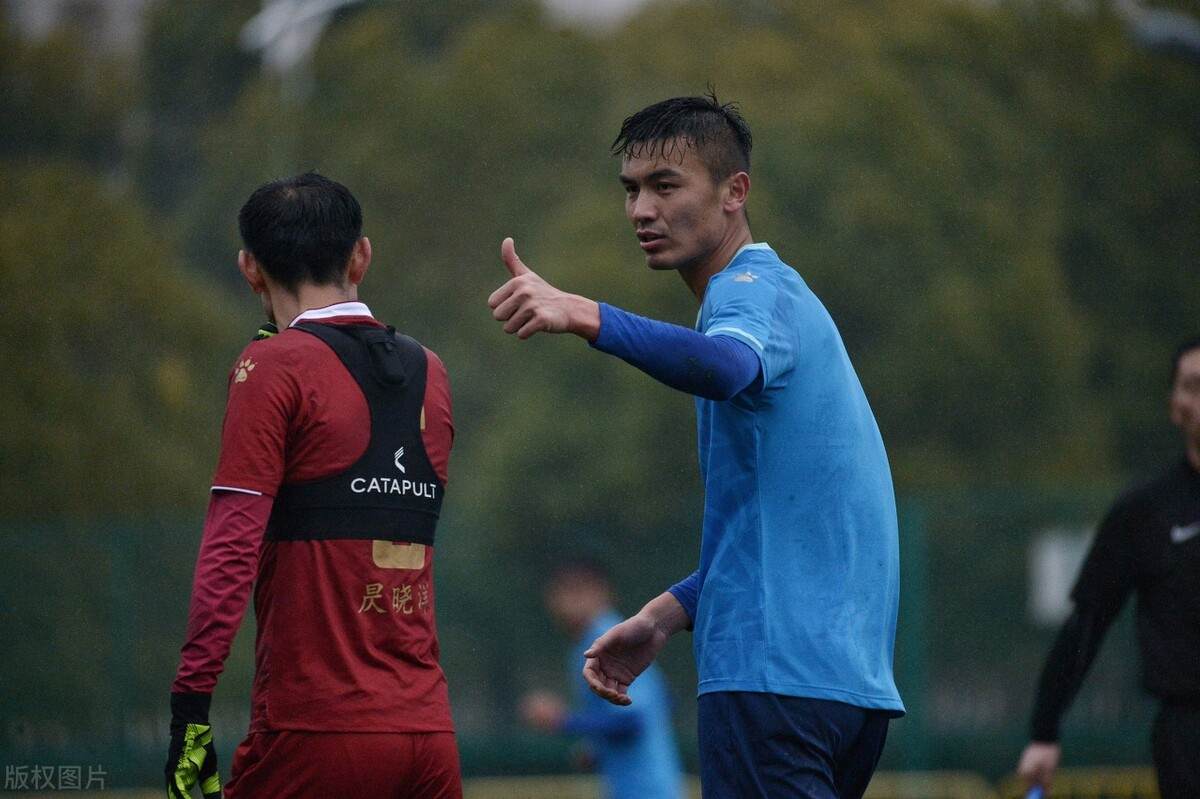 南京足坛喜迎江苏功勋中锋回归曾效力苏宁多年贡献过绝杀进球