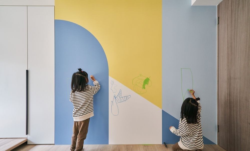 家里diy黑板墙超简单,让孩子尽情挥洒想像力!