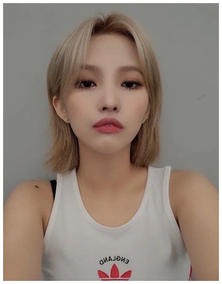 明星美照:(g)i-dle成员田小娟#1