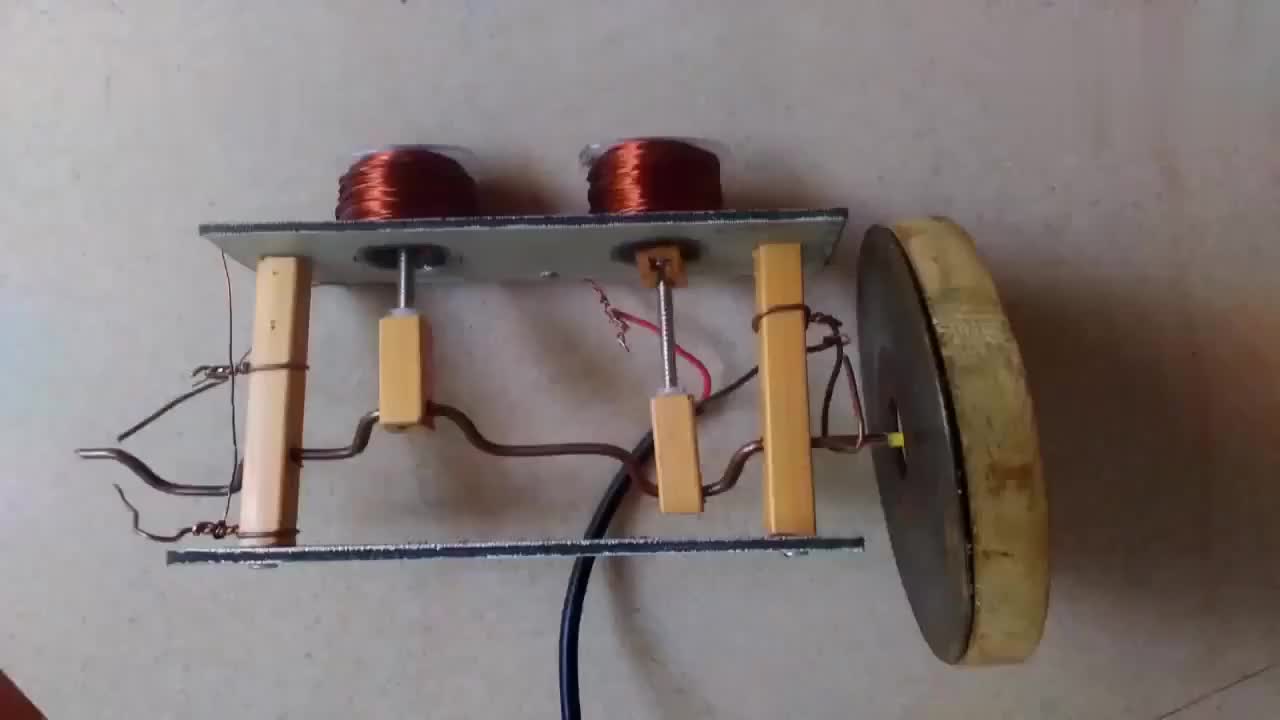牛人手把手教你制作一个电磁发动机