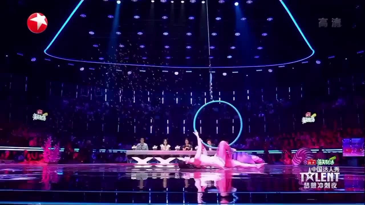 中国达人秀:机械舞表演全场惊呼,感觉每个细胞都会跳舞