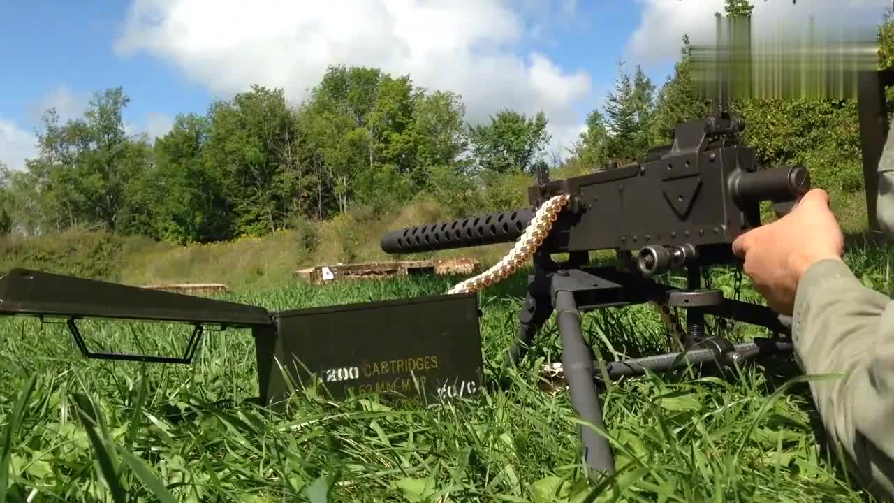 勃朗宁m1919a4气冷式重机枪,采用弹链供弹射击评测!