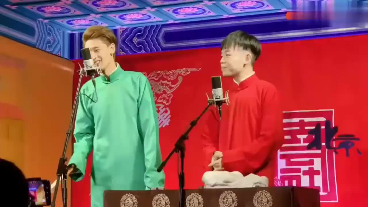 秦霄贤,孙九芳相声《口吐莲花》,孙九芳都快被秦霄贤打傻了