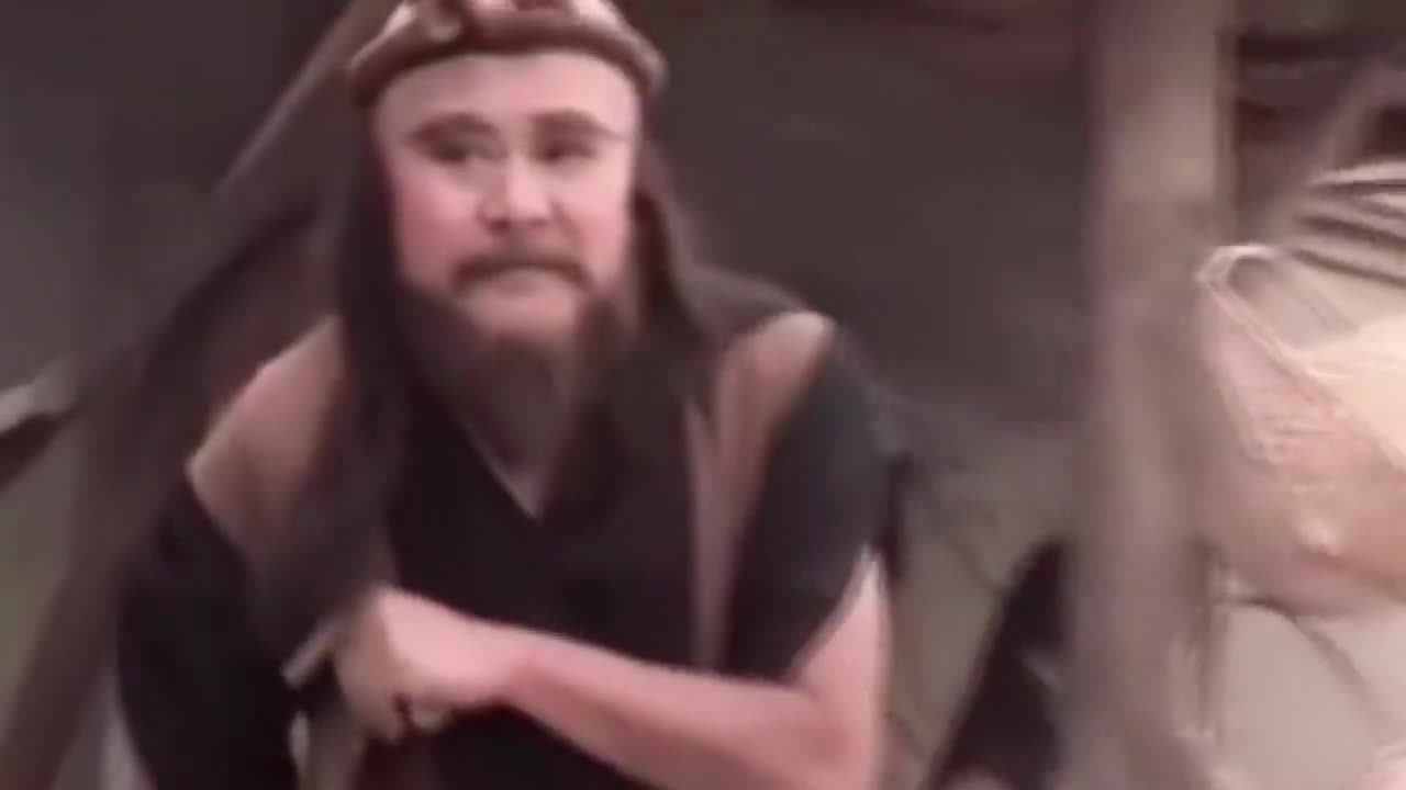 八仙过海:铁拐李高深莫测,龙王下凡来人间,结果被他一眼就认出
