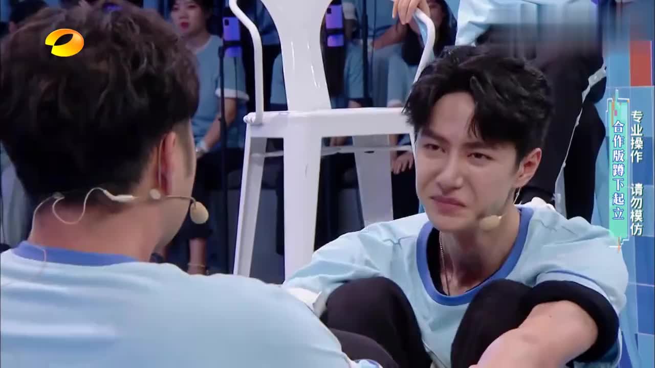 快本:王一博杜海涛做游戏,怒喊"斯巴达"!何炅吴昕笑疯了!