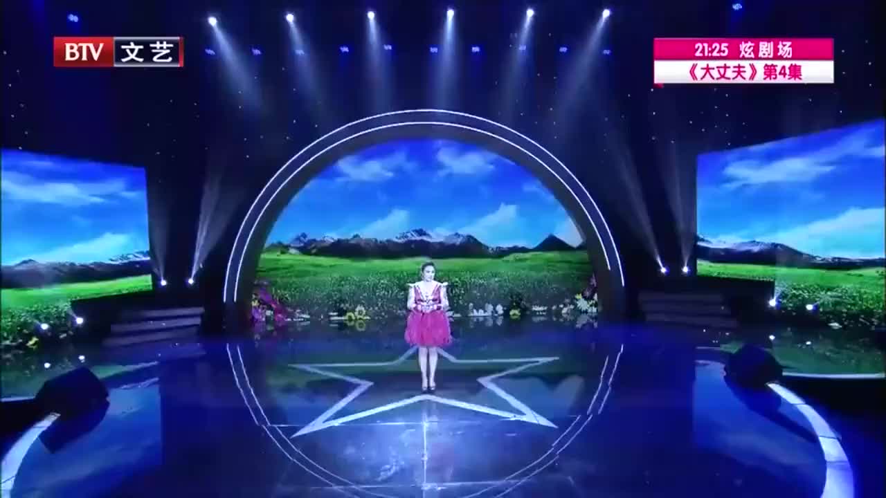 明星烏蘭託婭演唱火紅的薩日朗曾火遍全國播放量超千萬