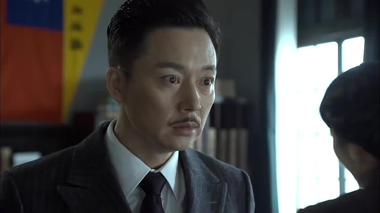 伪装者毒蜂气急败坏绑架了汪处长可是最后还是放下了枪