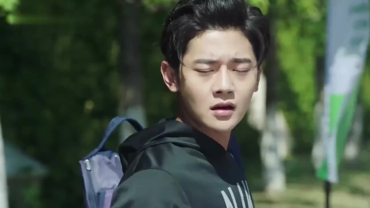 奋斗吧少年路夏跟黄靖比赛网球完全碾压的局势啊没有挑战性