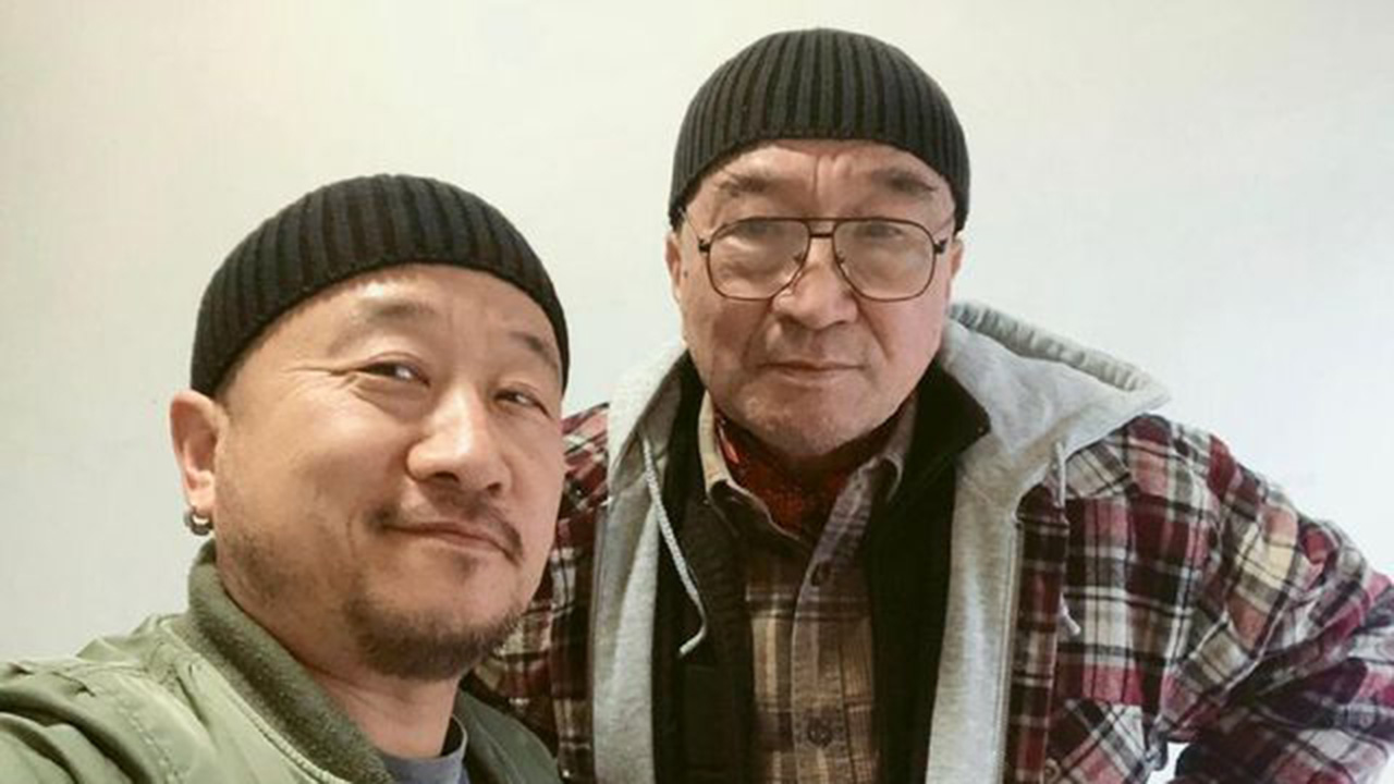 李保田儿子近况曝光双鬓发白满面皱纹手舞足蹈似老顽童