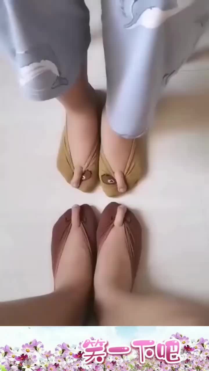 两个人四根脚指头还玩的这么快乐真的被他们感动了