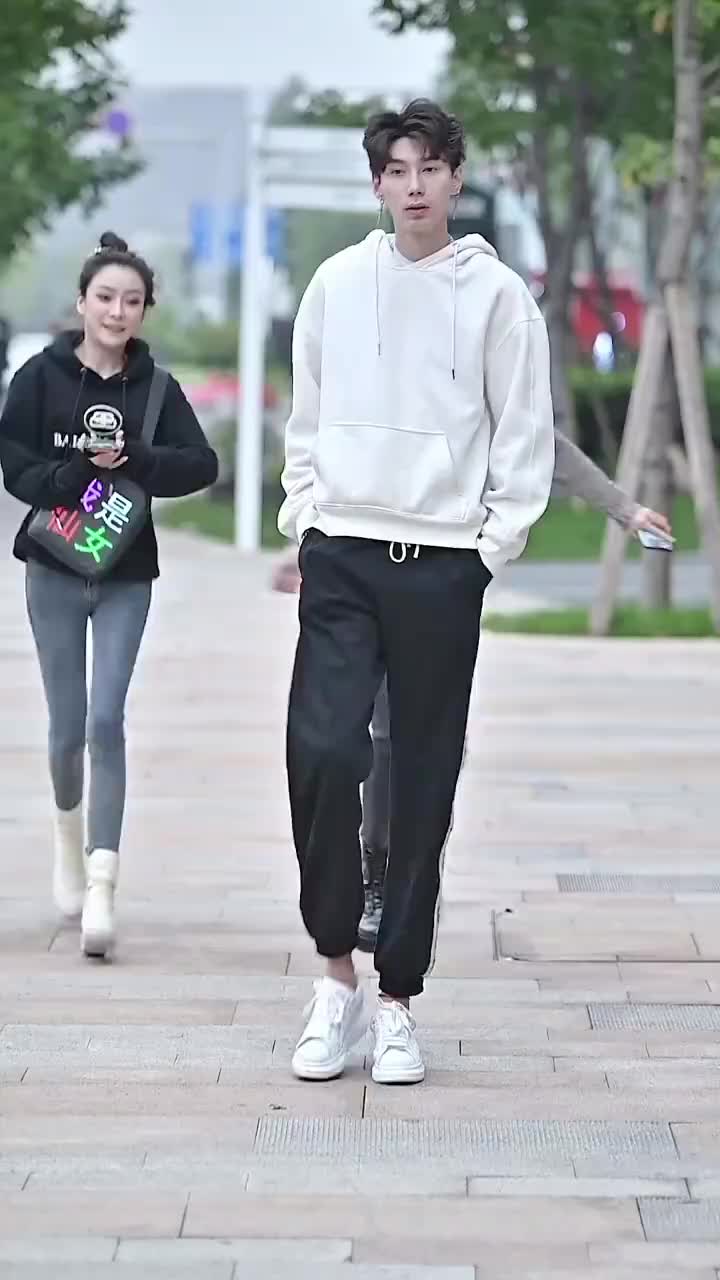 一米九的男生女朋友有多少高